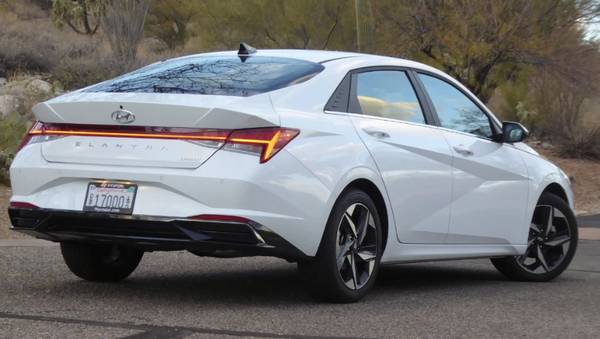 2021 Hyundai Elantra SE - 33/43 MPG City/Hwy - $18,30063618891417219121