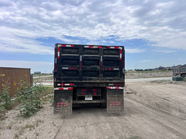 1996 International truck - Photo 10