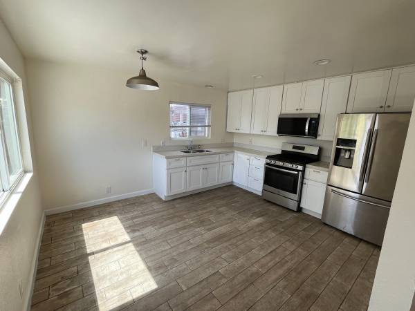 $2,600 / 2br - 9100ft2 - 2bed / 1Bath Freshly painted & New Appliance 2bed / 1bath - (Oceanside)63663786106755121