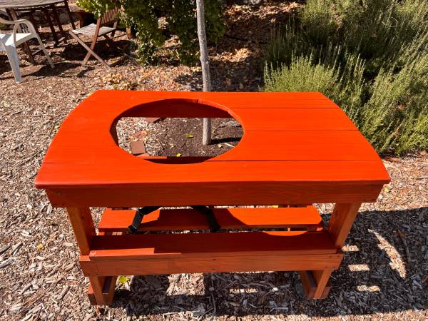 Compact Table for Medium Green Egg Grill with Egg Nest Stand 1