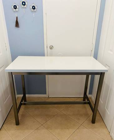 Nice Modern Bar height Table 1