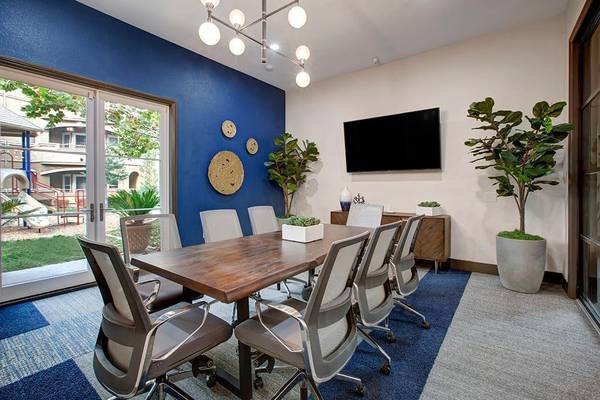 $2,260 / 2br - 932ft2 - Crown Molding, Firepit Area, Built-in Microwaves (Pocket-Greenhaven Sacramento)63844736996227124