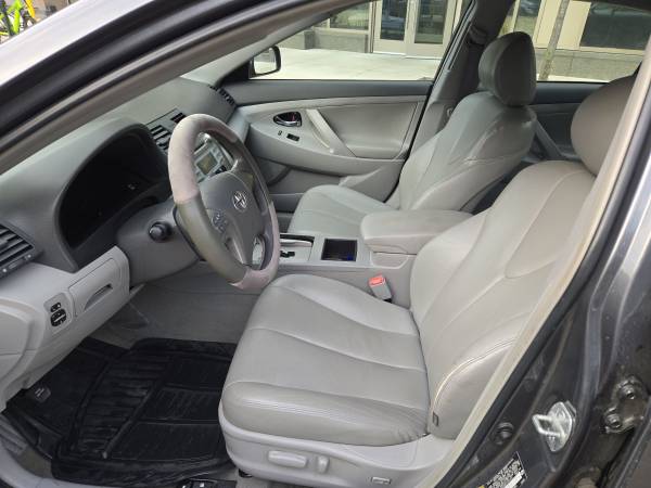2007 Toyota Camry Leather, COLD AC Runs Perfect - $3,950 (maspeth)63654708357763123