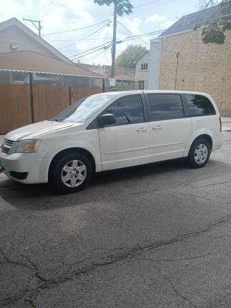 3200$ Grand Caravan 2011 - $3,200 (Chicago, white Sox area)63618802925313121