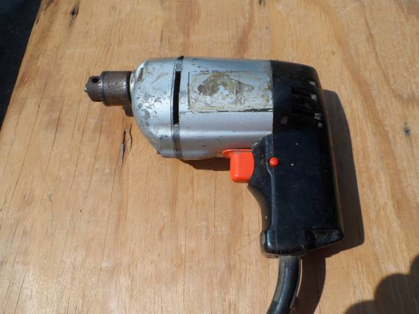 Black & Decker 3/8" corded drill with 12 drills - $10 (Greenfield)63470463155843121