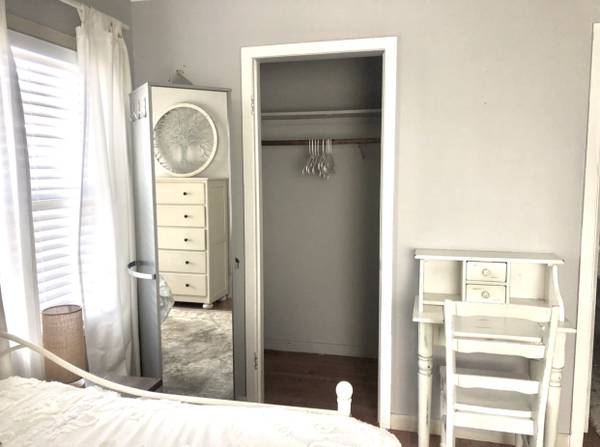 $1,350 Furnished room for rent in house in Redwood city. (Available now).. (redwood city)64011321803521122