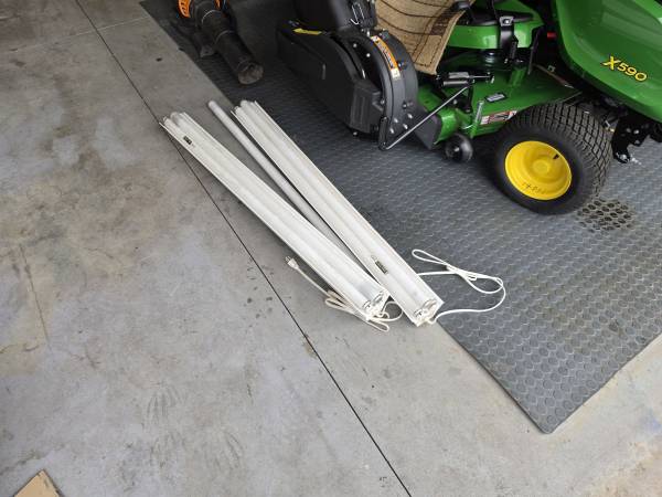 Florescent work light, plug in 1