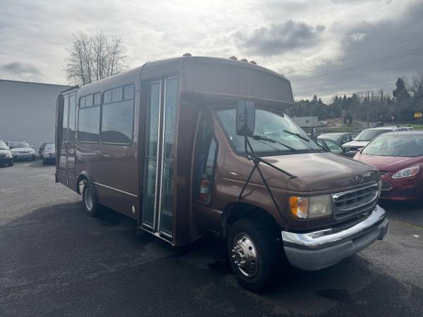 2001 Ford E-Series Van / - Photo 2