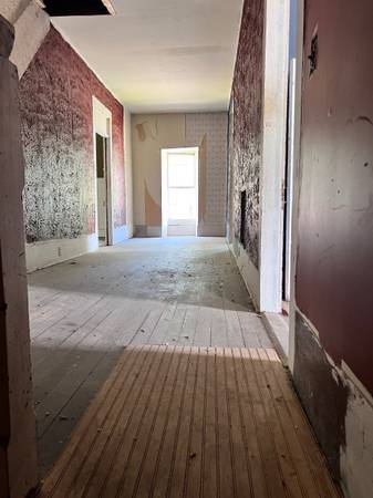 $1,234 / 4br - 3900ft2 - REDUCED -  Huge 3900 Sq Ft Fixer Upper in Sylacauga-Zoned MX1 (Sylacauga)63985793245187122