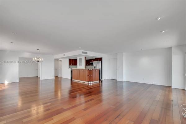 $10,000 / 3br - Oceanfront apartment with stunning views (5415 Collins Ave)64051006294017123