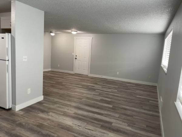 $1,900 / 2br - Newly Remodeled 2 Bedroom | Pet Friendly | Garage | Free Storage Unit (Centralia)63944963571458124