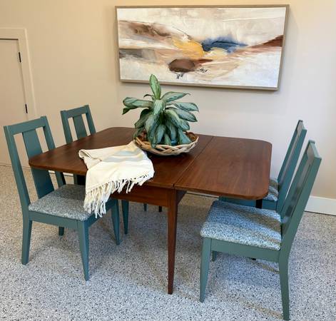 Antique Walnut Gateleg Table 1