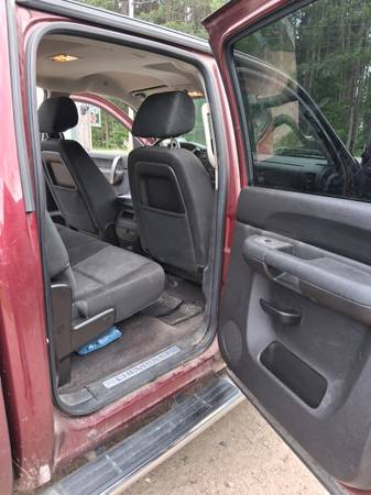 2013 chevy silverado 2500hd - $14,000 (Dickinson center)63441376715521123
