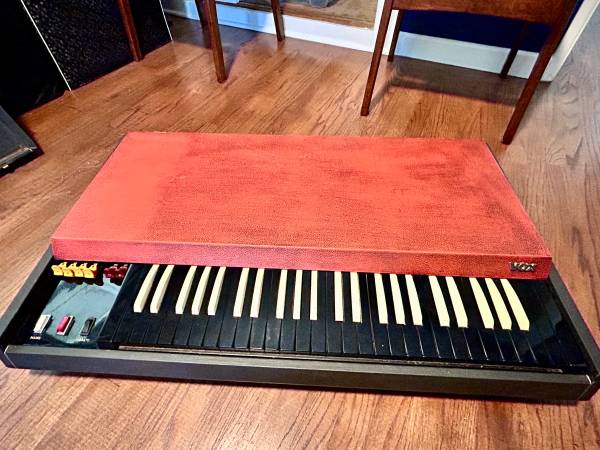 VOX Organ!  1965 Continental.  Good Condition. British made. 1