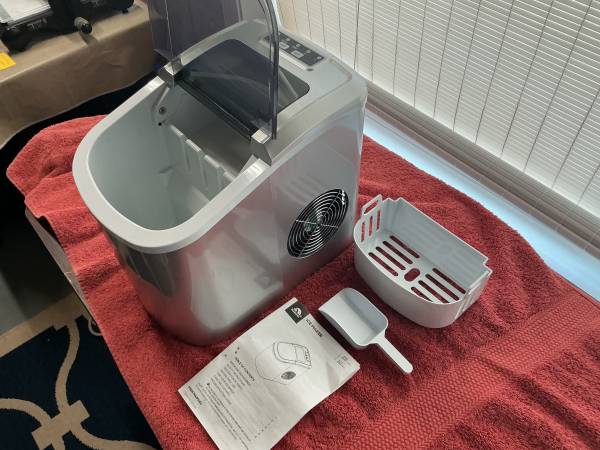 Portable ice maker 1