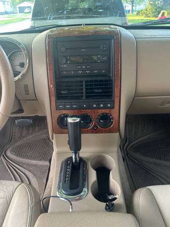 2007 Ford Explorer - $3,20063618900504451124
