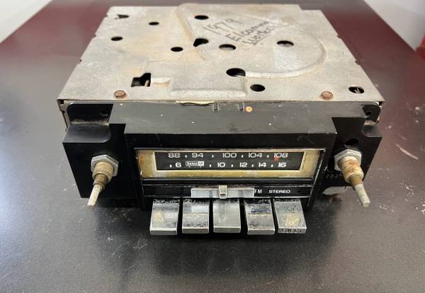 TESTED! AM / FM 8 Track Stereo Radio - GM 1