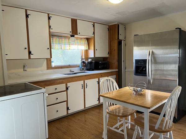 $1,299 / 1br - Wanted- Quiet Roommate Private Room w/queen bed (Methuen)63863244633859123