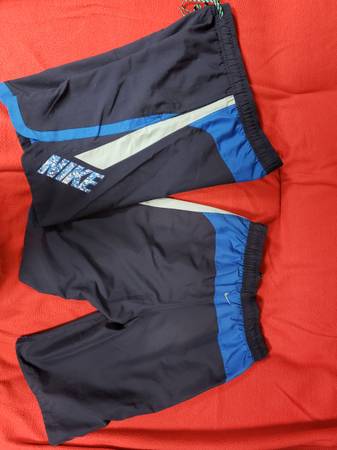 Pantalones cortos de natación Nike para hombre (talla pequeña) - $10 (Rice Lake)63471095180289120