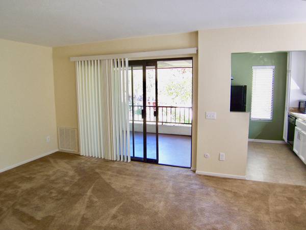 $2,495 / 2br - 886ft2 - Delightful Upper Unit Mira Mesa Condo In The Villas At Westmort (8431Westmore Rd #124, Mira Mesa)64037045741441122