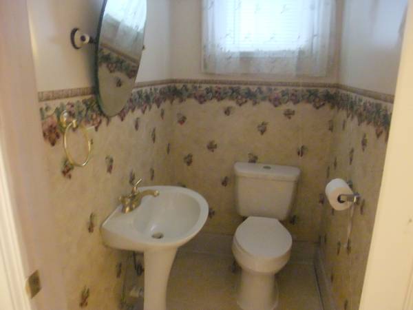$900 / 3br - 1500ft2 - LARGE 3 BEDROOM (HIGHLAND SQUARE)63621919335811121