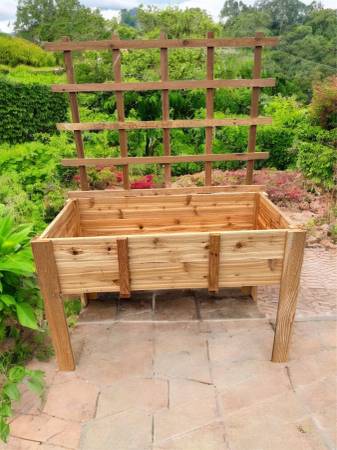 Cedar raised planters 1