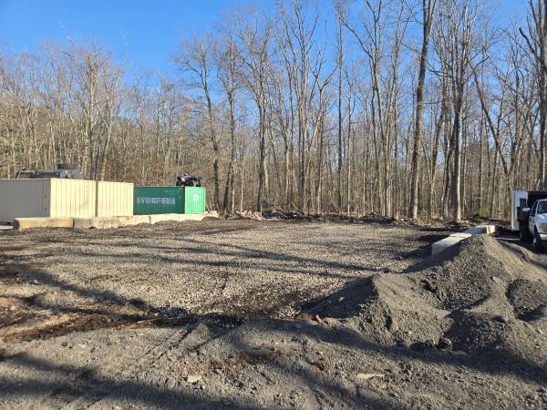 Commercial area for rent ...Perfect for landscaper or Tree 1