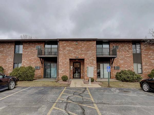 $1,122 / 2br - 850ft2 - Springdale Apartments - 2 Bedroom (Appleton)63838112378369120