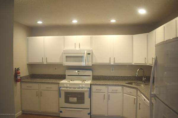 $2750.00 / 2br - 2 BED 2 BATH CONDO IN FREEHOLD63676363665025121