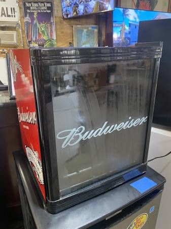Budweiser Compact Mini Fridge Freestanding Glass Door Used Good Cond 1