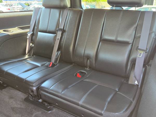 2011 Chevrolet Suburban LT 4X4 SUV de cuero, 3 filas, BOSE, XM, entrada auxiliar, pocos kilómetros recorridos - $13.98863478236481667124
