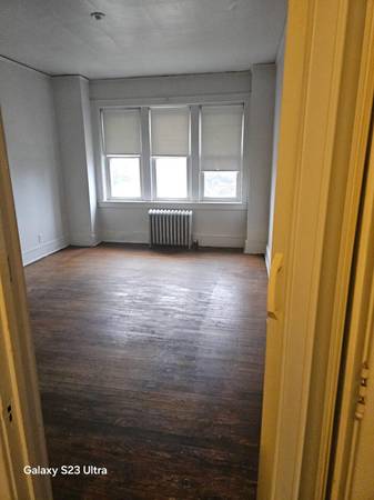 $900 / 1br - 650ft2 - Amplio apartamento de 1 dormitorio – The Bridge Apartments (frontera entre Detroit y Grosse Pointe Park)64018939716099121