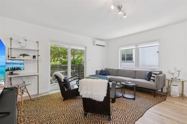 $450,000 / 1br - 651ft2 - BRAND NEW STYLISH AND ELEGANT 1/1 APART STEPS FROM LINCOLN RD (SOUTH BEACH MIAMI BEACH)63379686140035121