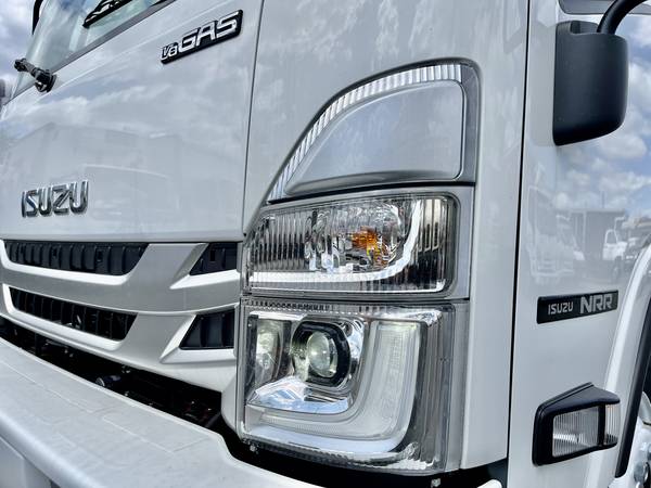 2025 Isuzu NRR - CAB - Photo 3