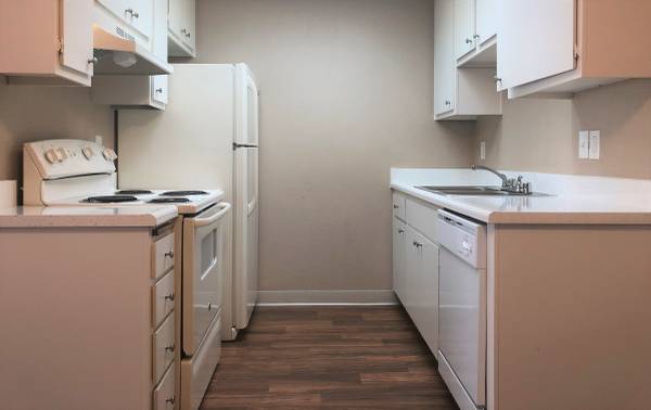 $1,645 / 1br - ¡$500 DE DESCUENTO en Euclid Oaks! ¡Hermoso 1x1! Amplia sala de estar con A/C! (San Diego)63865591998209124