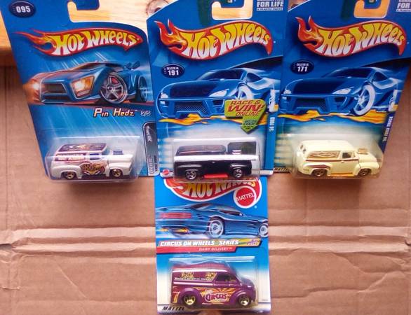 Hot Wheels  ,,  1956 Ford Panel Trucks 1
