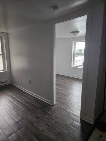 $1,150 SPACIOUS 1  BEDROOM WITH EXTRA ROOM FOR STORAGE & 2 BEDROOM FOR  RENT (Norwich)64194824760449122