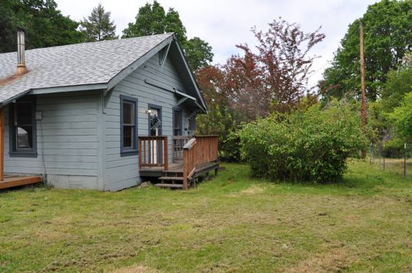 $310,000 / 2br - 912ft2 - Escape to your own private haven with this cozy 2-bed 1-bath home (Veneta)63977275702402121