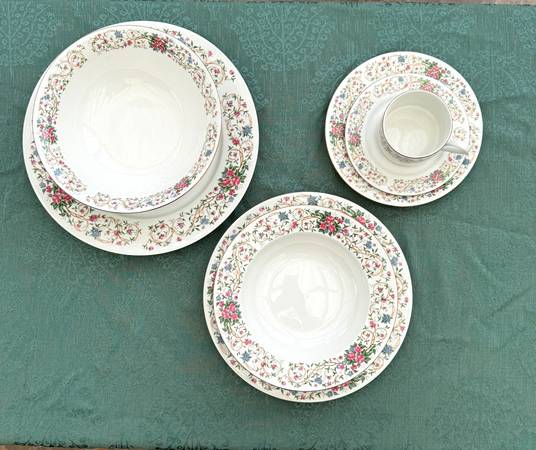 Farberware MONACO Dinnerware Dish Set Serves 8 (two sets available) 1