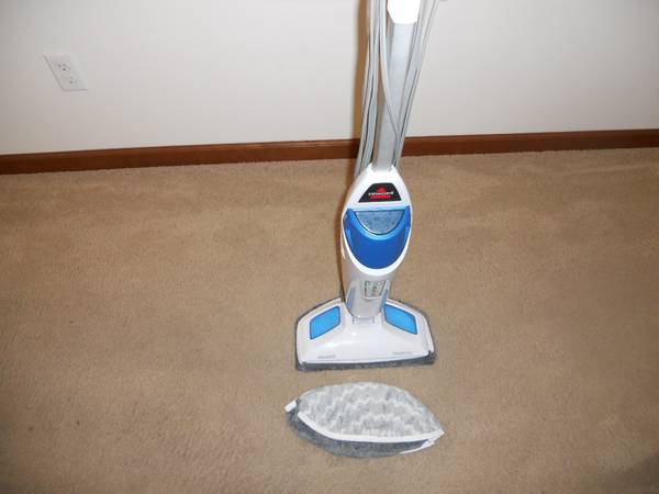 Bissell Powerfrresh steamer/New with 4 pads 1