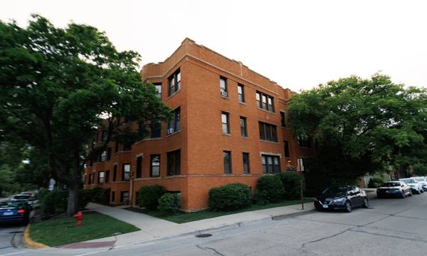 $173,000 / 1br - 690ft2 - See this 1-BR condo with detached garage 1 to 3 pm Saturday 9/27 (Oak Park)63898734742914124