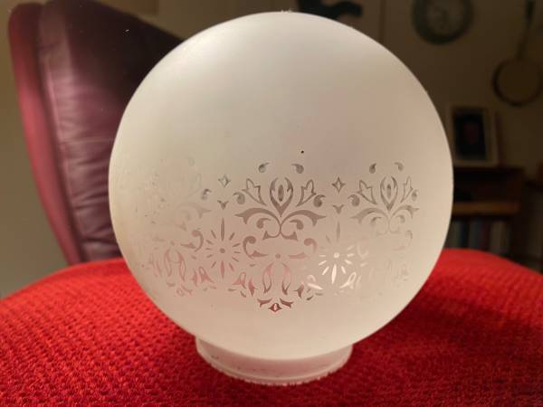 Antique style frosted glass / patterned lamp globe 1