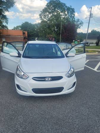 Coche confiable 2018 Hyundai Accent en venta por poco dinero comparado con el valor de mercado. - $4,850 (Riverdale)63621061418881120