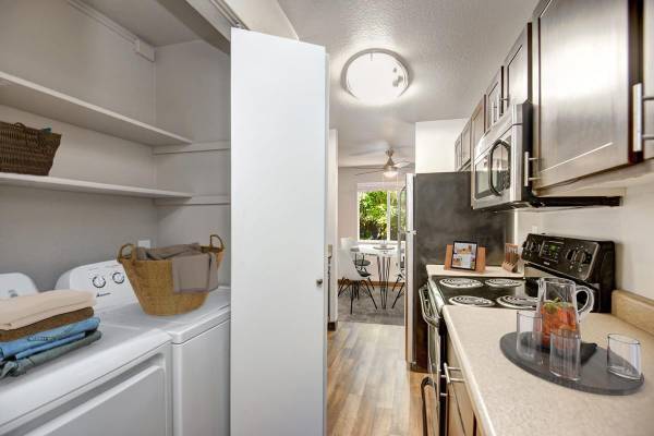 $1,899 / 2br - 864ft2 - Cozy 2 BR w/ Fireplace  Claim 2 Weeks Free Before It's Gone!64031309845762124