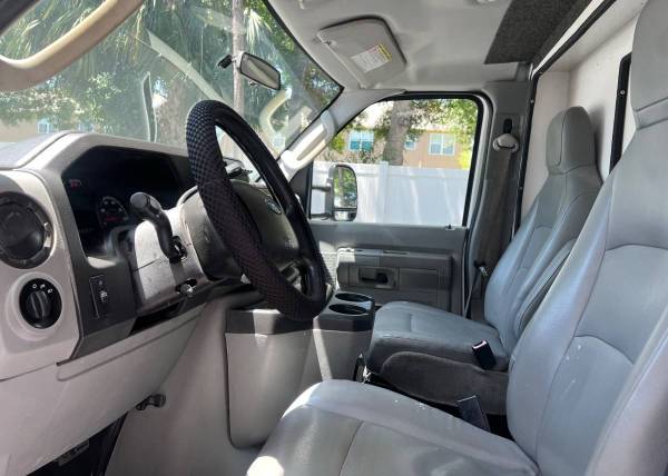 2016 Ford E-350 Super Duty Cutaway Box Truck Dually 1 Owner - $9,800 (Largo)63443790016259124
