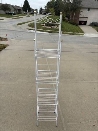 White metal 4 tier shelf 1