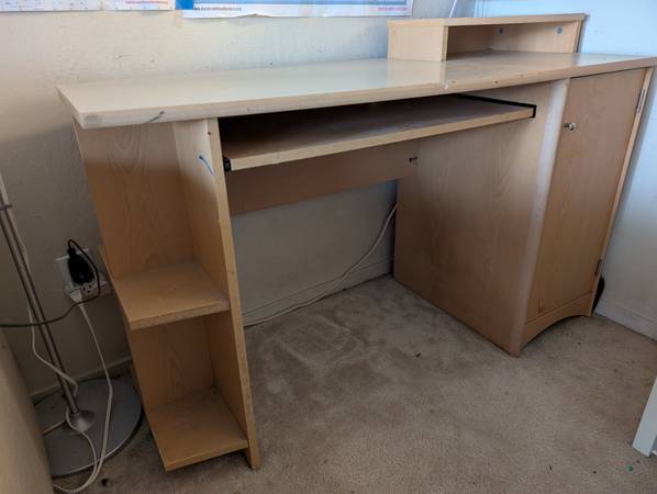 Free desk 1
