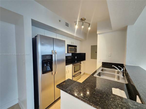 $3,050 / 2br - 1109ft2 - Enjoy the Gleaming Water in this Renovated 1bd! (North Bay Village)64001848266243124