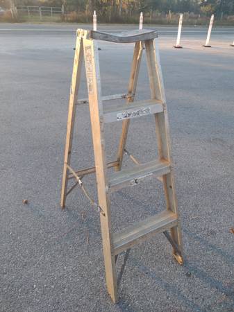 4ft aluminum ladder 1