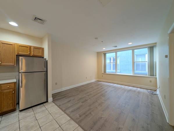 $2,700 / 1br - Modern 1 Bed with Open Kitchen ** Dishwasher ** AC ** 1 Block to T (Cambridge \ Central Sq. \ Cambridgeport)63802096745091120